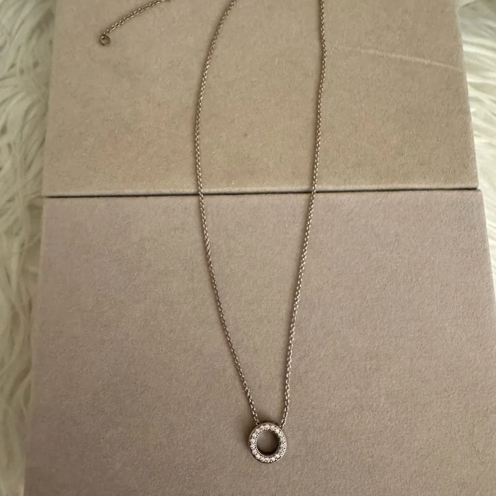 Pandora Signature Reversible Pavé & Logo Circle Necklace - Picture 9 of 9